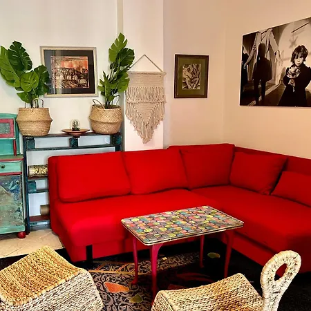 Cosy Art Flat At Downtown Apartment